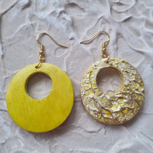 Textured Round Earring - Yellow and Gold