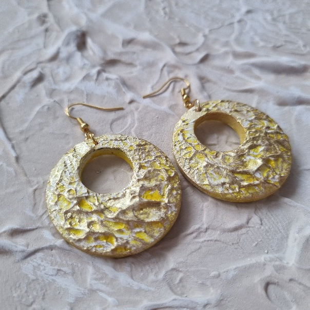 Textured Round Earring - Yellow and Gold